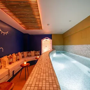 La & Otel Paris